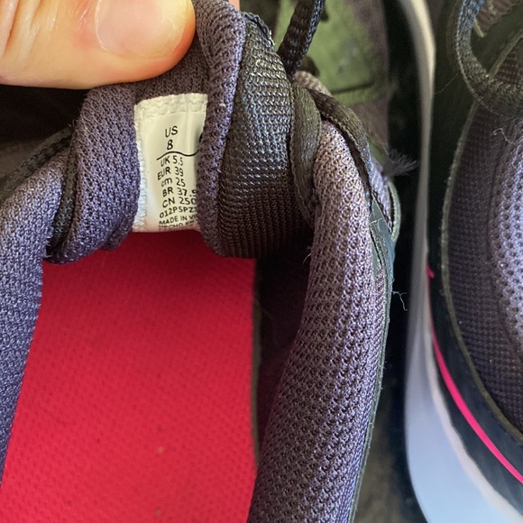 New Nike training shoes size 8 - Picture 4 of 4